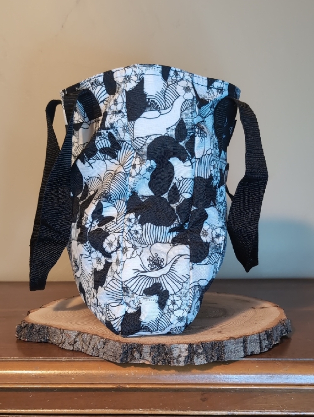 JanSport  Lunch Sack Black & White Floral Tote Bag - Picture 4 of 12